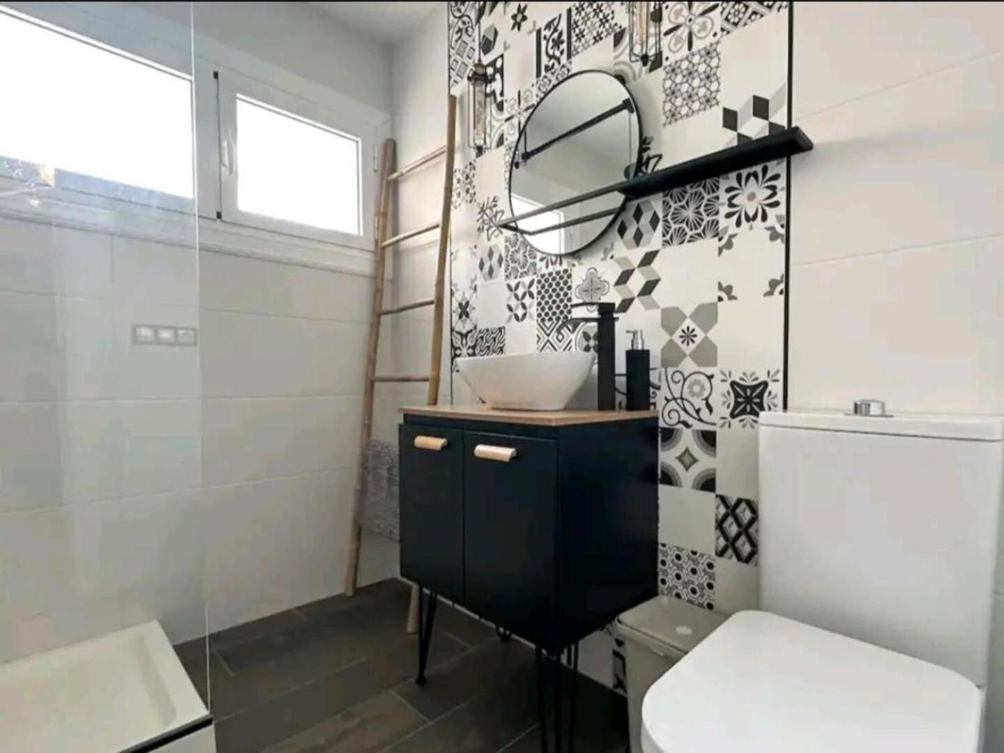 Stylish & Fully Furnished 3 Bedrooms Flat -4 Min Walk To Beautiful Beach Alicante Exterior photo