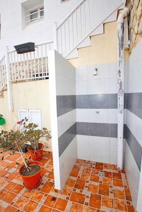 Stylish & Fully Furnished 3 Bedrooms Flat -4 Min Walk To Beautiful Beach Alicante Exterior photo