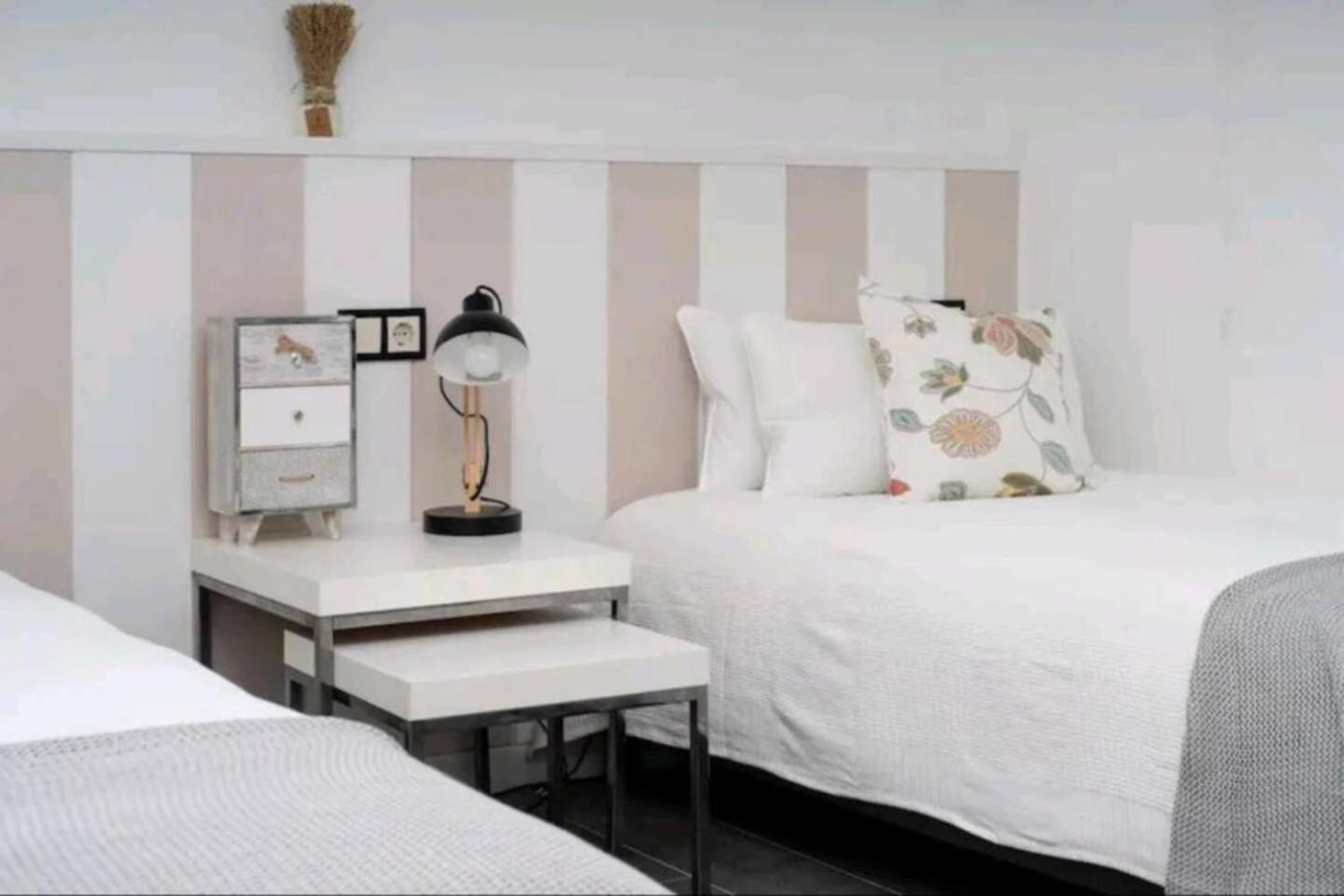 Stylish & Fully Furnished 3 Bedrooms Flat -4 Min Walk To Beautiful Beach Alicante Exterior photo