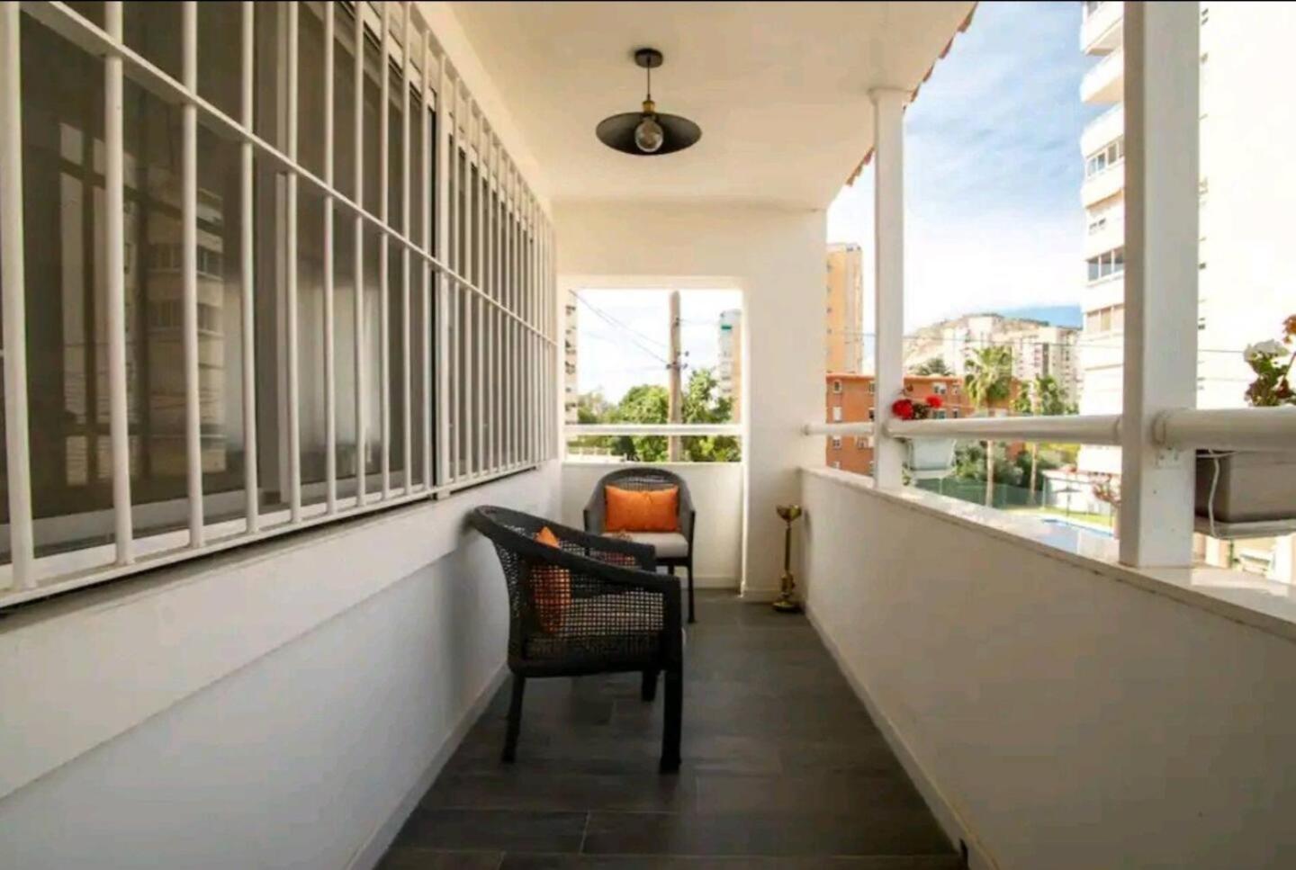 Stylish & Fully Furnished 3 Bedrooms Flat -4 Min Walk To Beautiful Beach Alicante Exterior photo